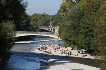 Nr. 1885s Isarstrand in Muenchen Foto Sigi Mueller