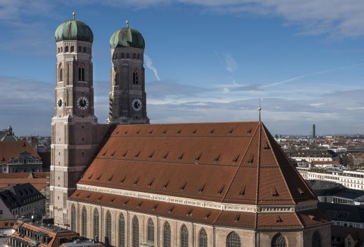 Nr. 2328s Frauenkirche Foto Joerg Lutz
