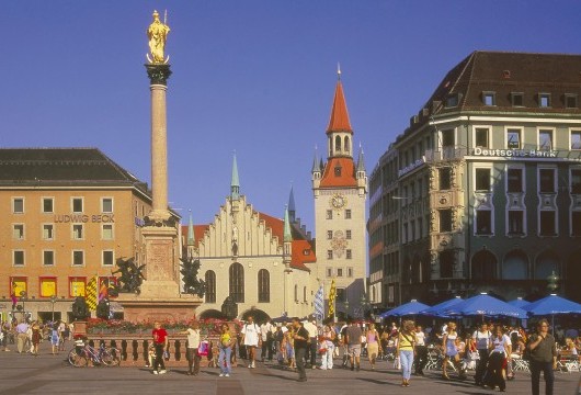 marienplatz-mit-altem-rathaus-c-munchen-tourismus-b-roemmelt