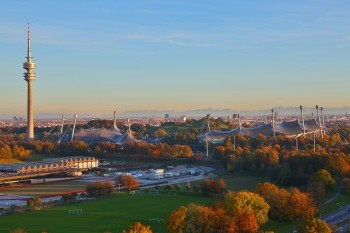 olympiapark-im-herbst-c-munchen-tourismus-tommy-losch