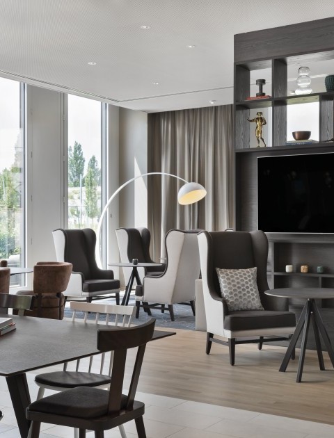 Lounge mit vielen Sitzmöglichkeiten