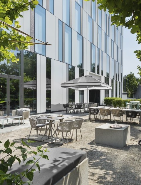 Terrasse mit Sitzgelegenheiten